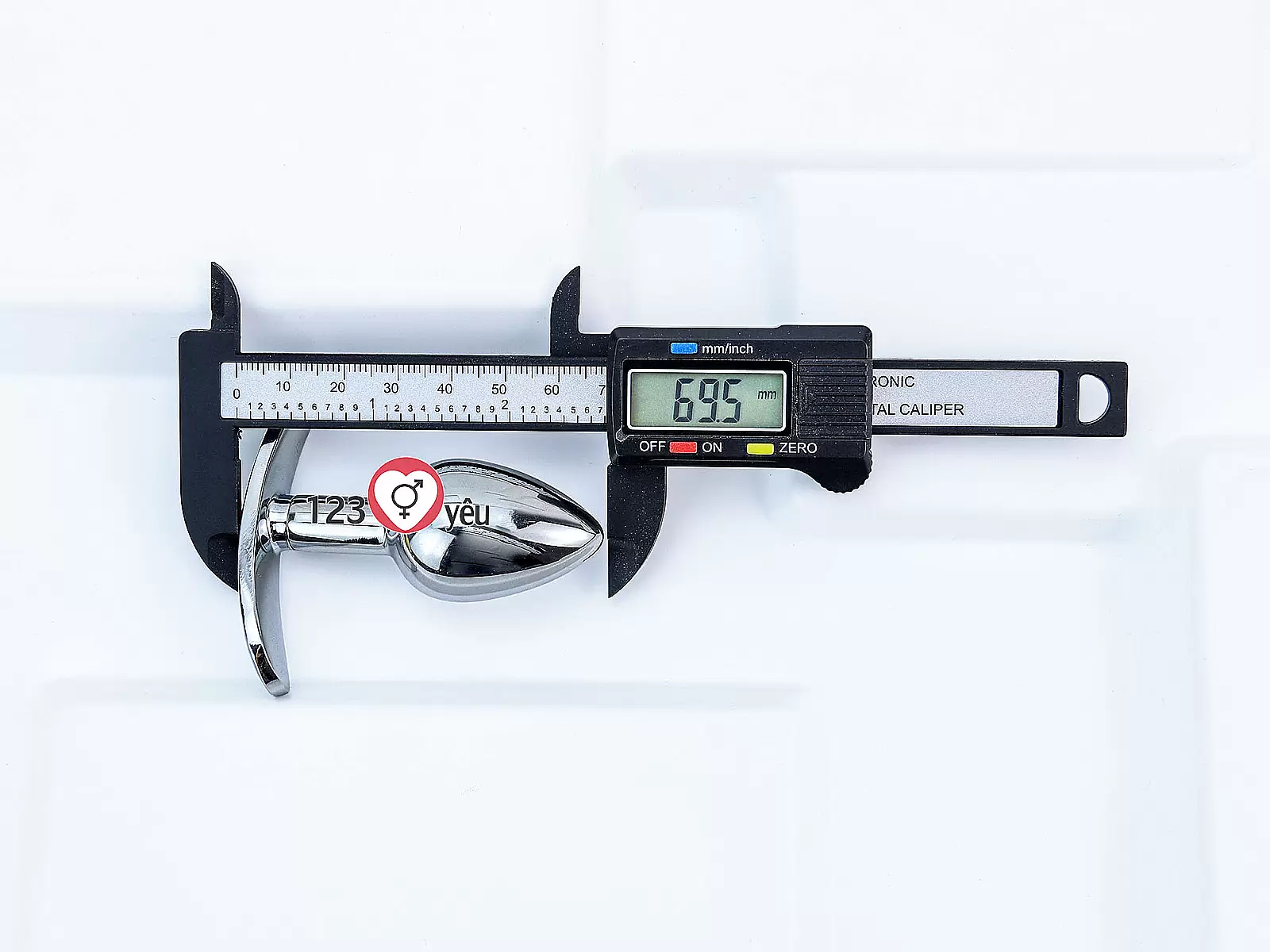 Dụng cụ kích thích hậu môn inox có tay cầm