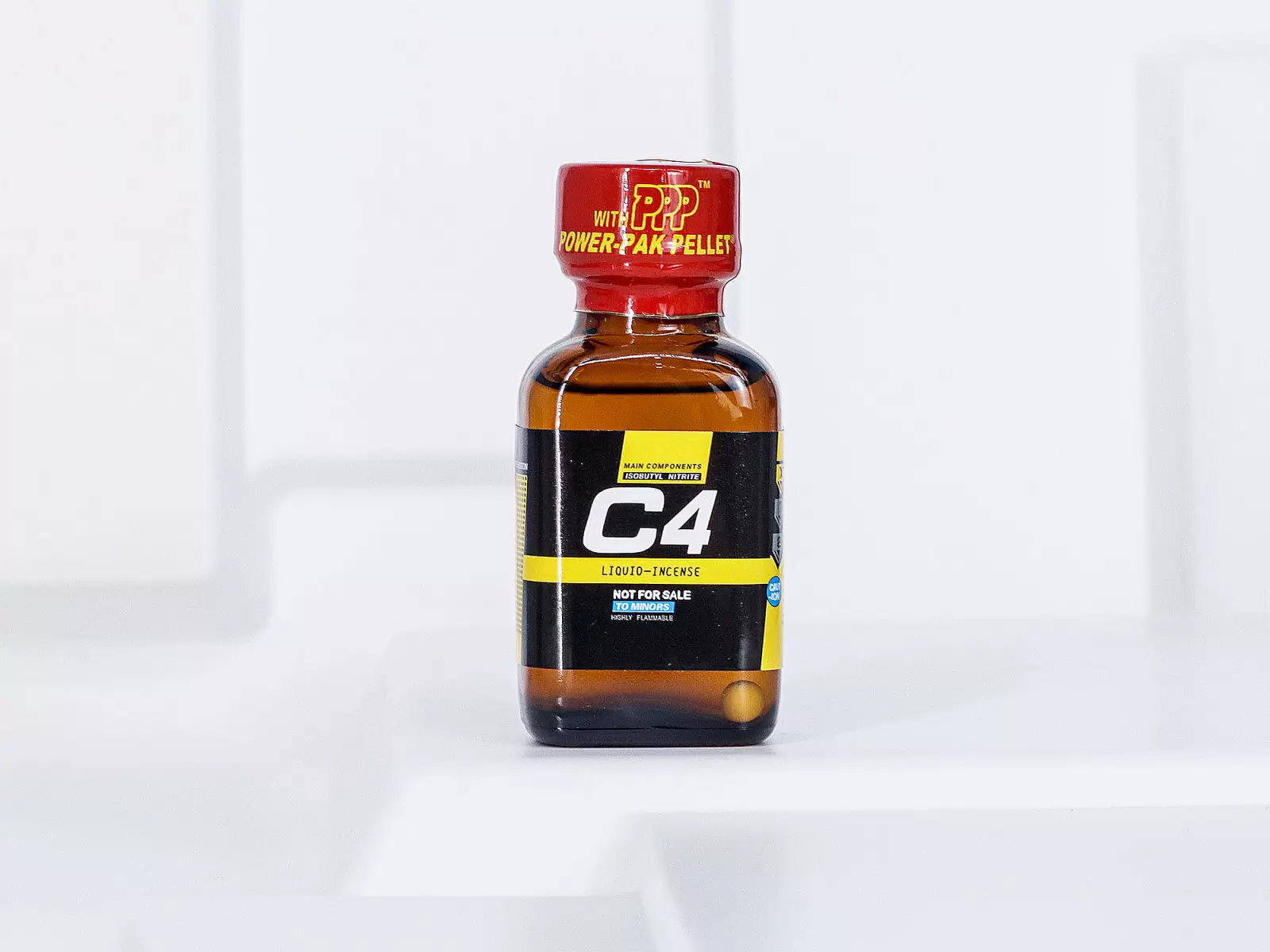 Chai hít C4 Liquid Incense Yellow 30ml kích thích tăng cảm giác phấn khích