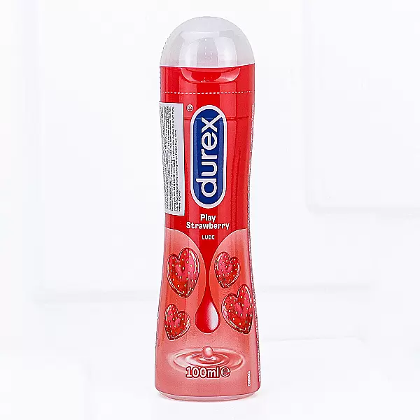 Gel bôi trơn gốc nước DUREX Play Saucy Strawberry giúp giảm khô rát, tăng độ ẩm tự nhiên.