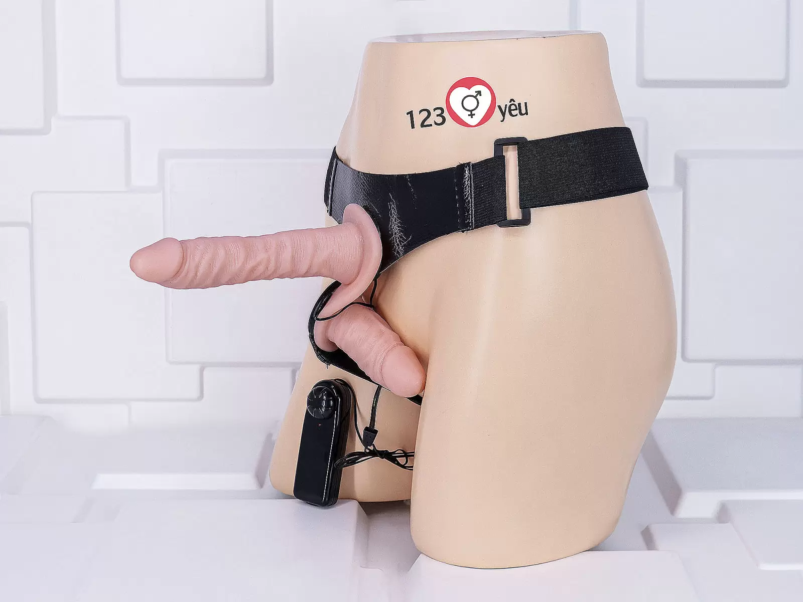 Dương vật giả có dây đeo 2 đầu Ultra Doube Head có rung