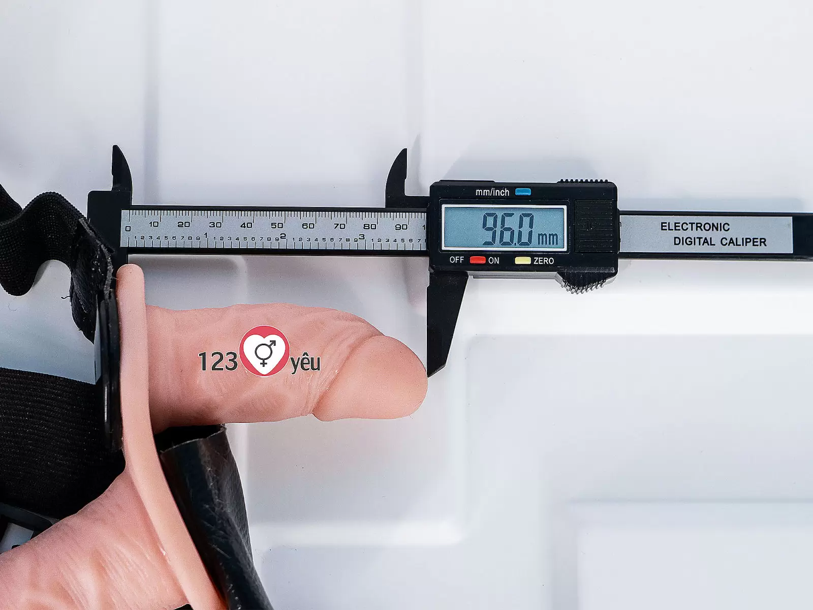 Dương vật giả có dây đeo 2 đầu Ultra Doube Head có rung