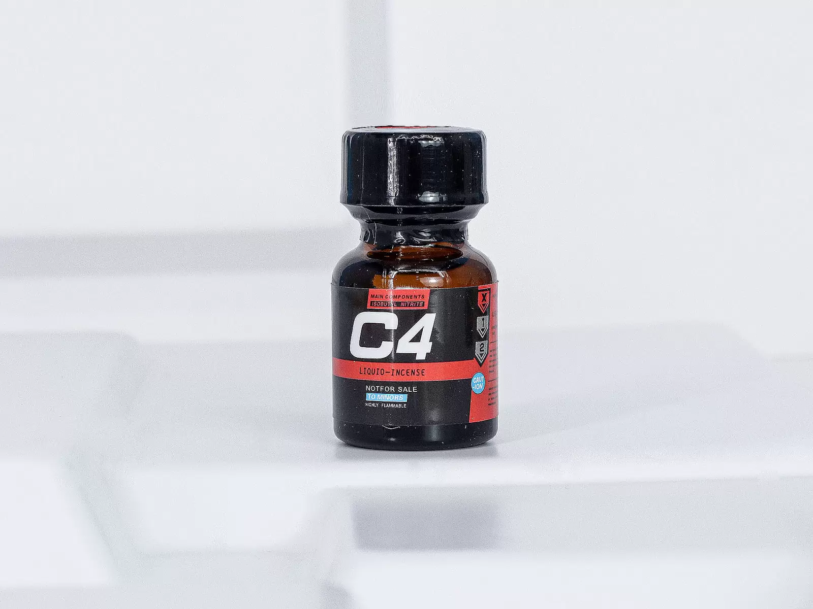 Popper C4 Liquid Incense Red 10ml – chai nhỏ hưng phấn