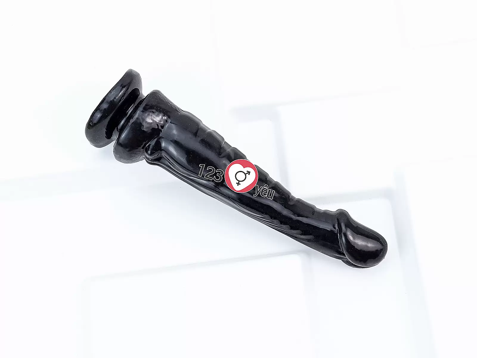 Dương vật giả có đế silicon mềm mại màu đen quyến rũ