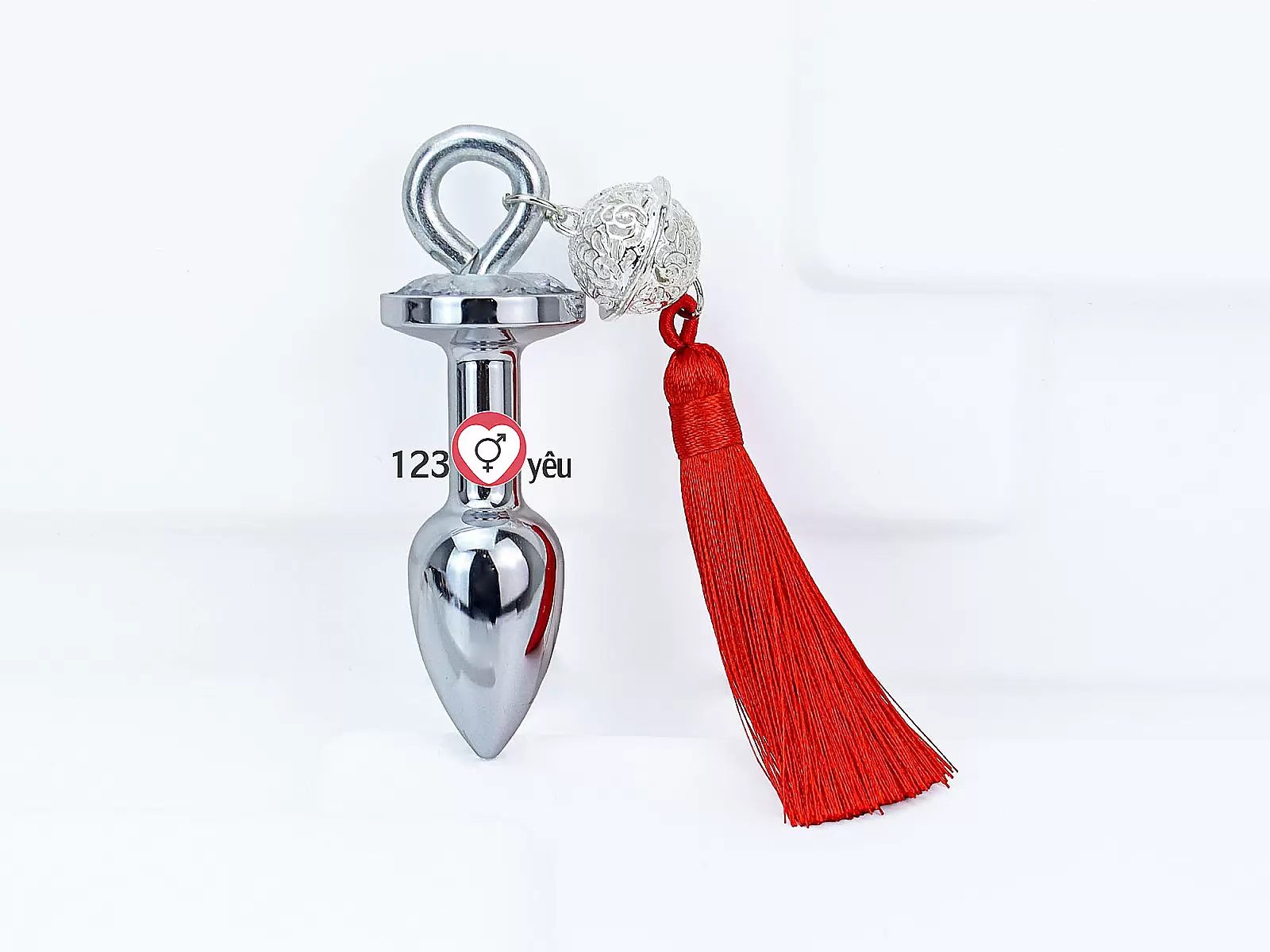 Đồ chơi kích hậu inox cao cấp kèm tua đỏ quyến rũ