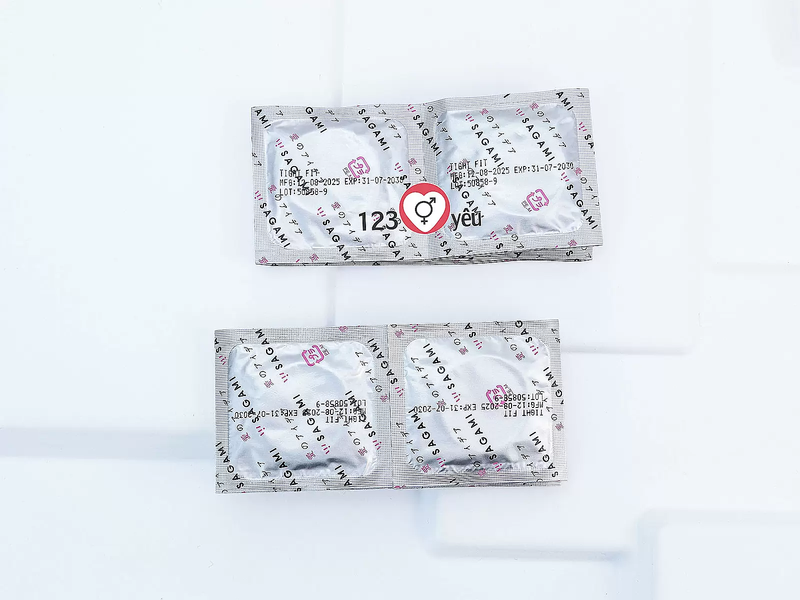 Bao cao su Sagami Tight-Fit hộp 12 bao