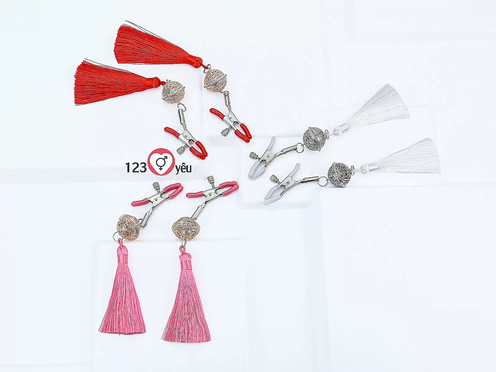 Lục lạc kẹp ti bạo dâm 3 màu kích thích dành cho nữ