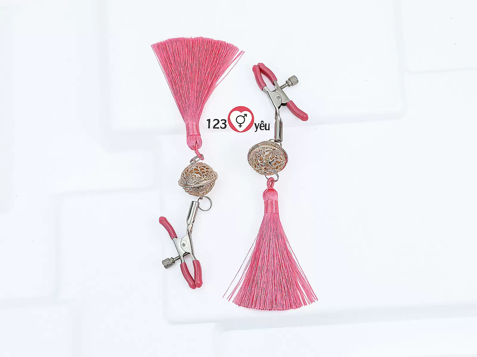 Lục lạc kẹp ti bạo dâm 3 màu kích thích dành cho nữ