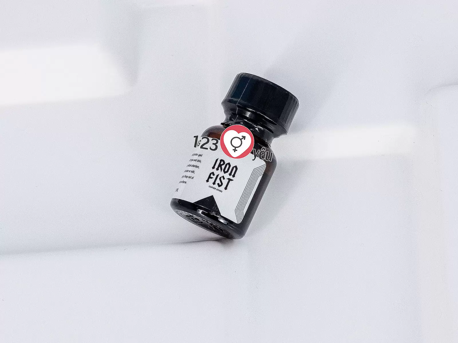 Chai hít Iron Fist Leather Lovers 10ml tăng cảm giác hưng phấn