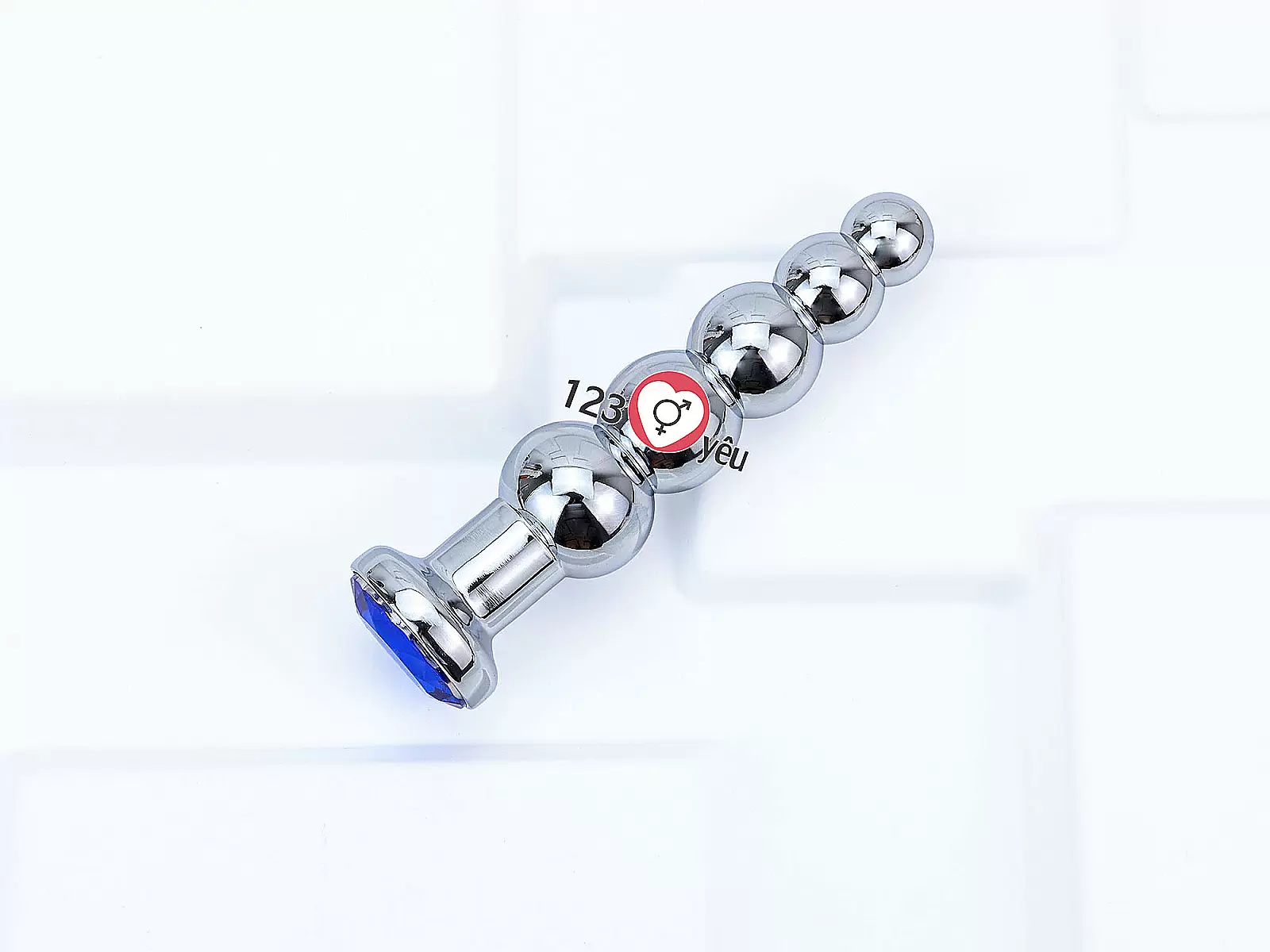 Dụng cụ kích thích hậu môn Inox chân dế pha lê