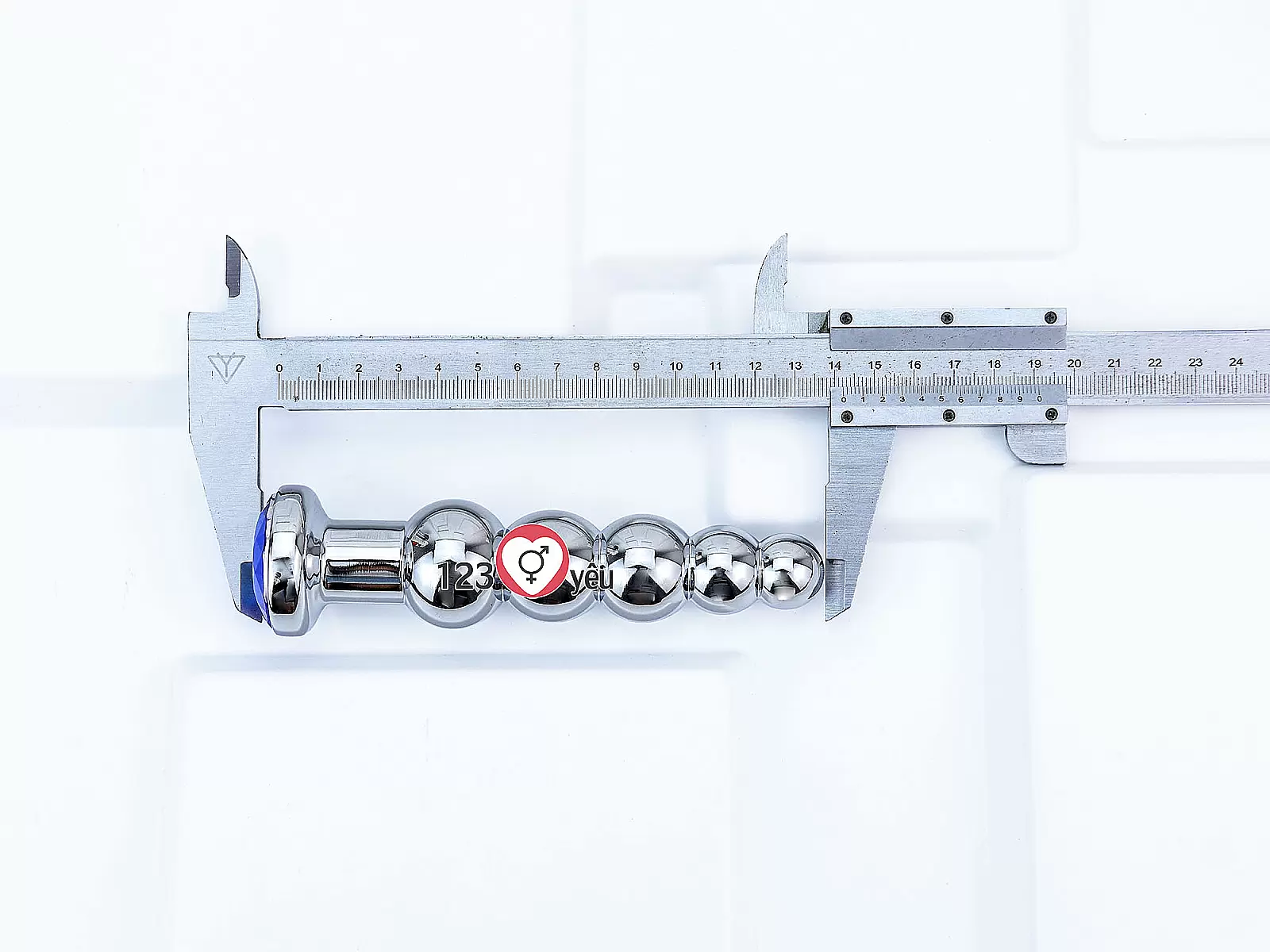 Dụng cụ kích thích hậu môn Inox chân dế pha lê