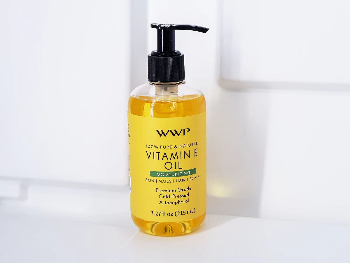 Dầu massage body WWP Vitamin E Moisturizing gi&uacute;p thư gi&atilde;n v&agrave; chăm s&oacute;c da