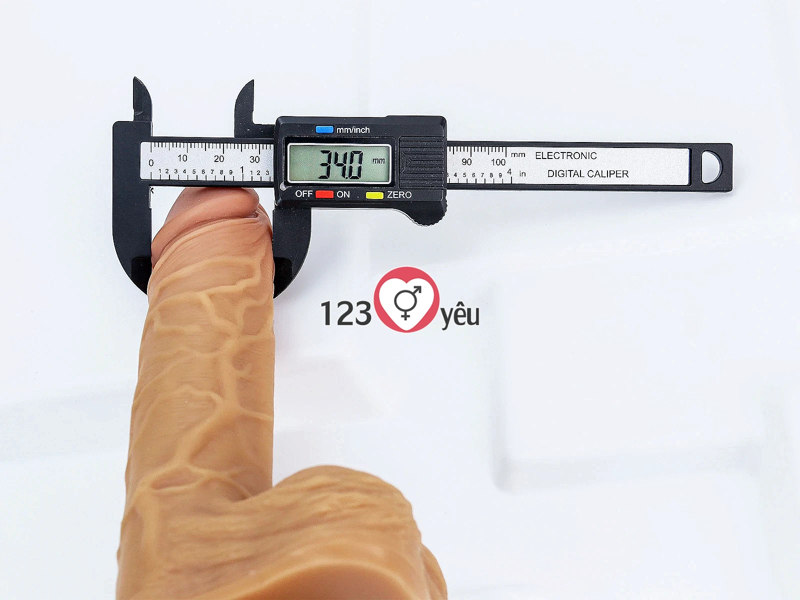 Dương vật giả có đế YEAIN Devil kèm dây đeo pin sạc điều khiển từ xa