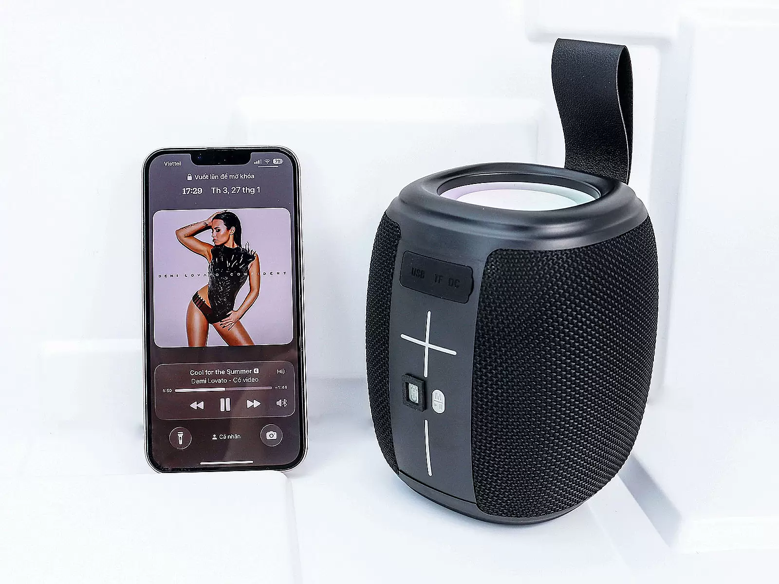 Loa Bluetooth V-805 âm thanh mạnh mẽ, LED đổi màu, chống nước IPX4