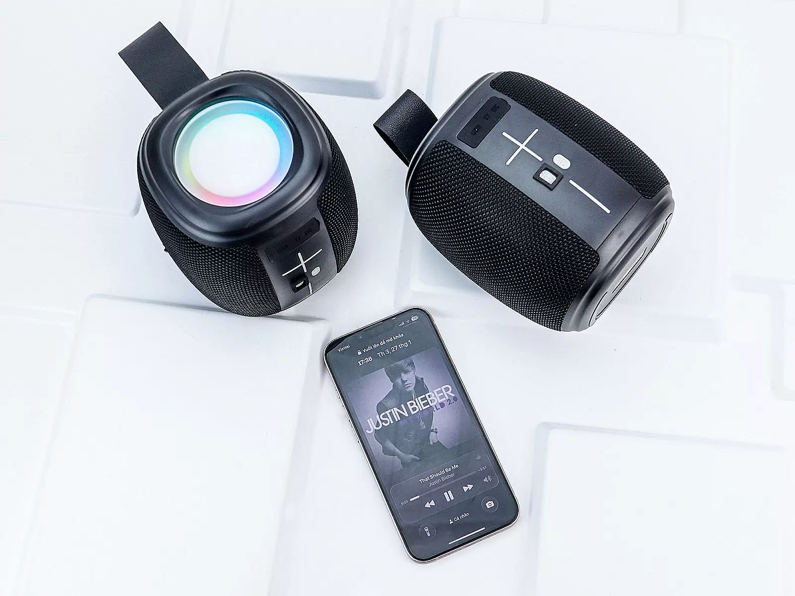 Loa Bluetooth V-805 âm thanh mạnh mẽ, LED đổi màu, chống nước IPX4