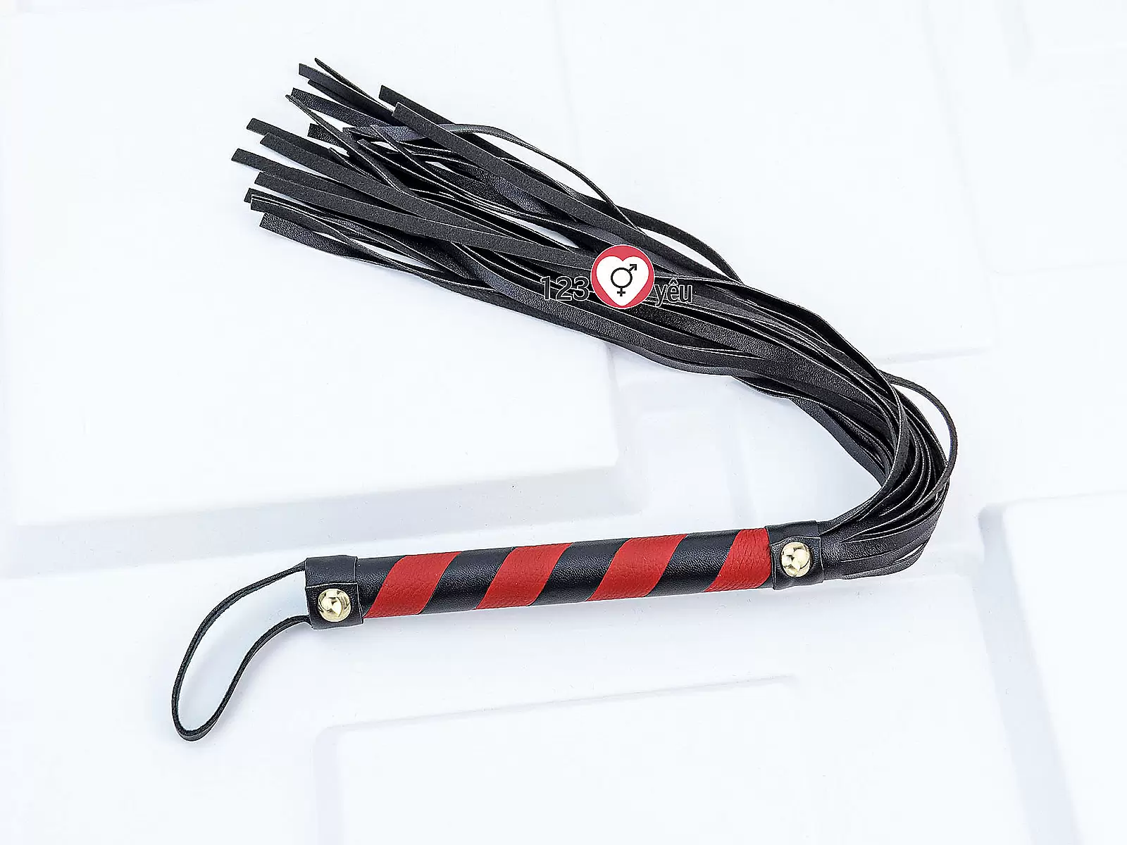 Đồ chơi bạo dâm roi da Luxury Fetish 3 màu