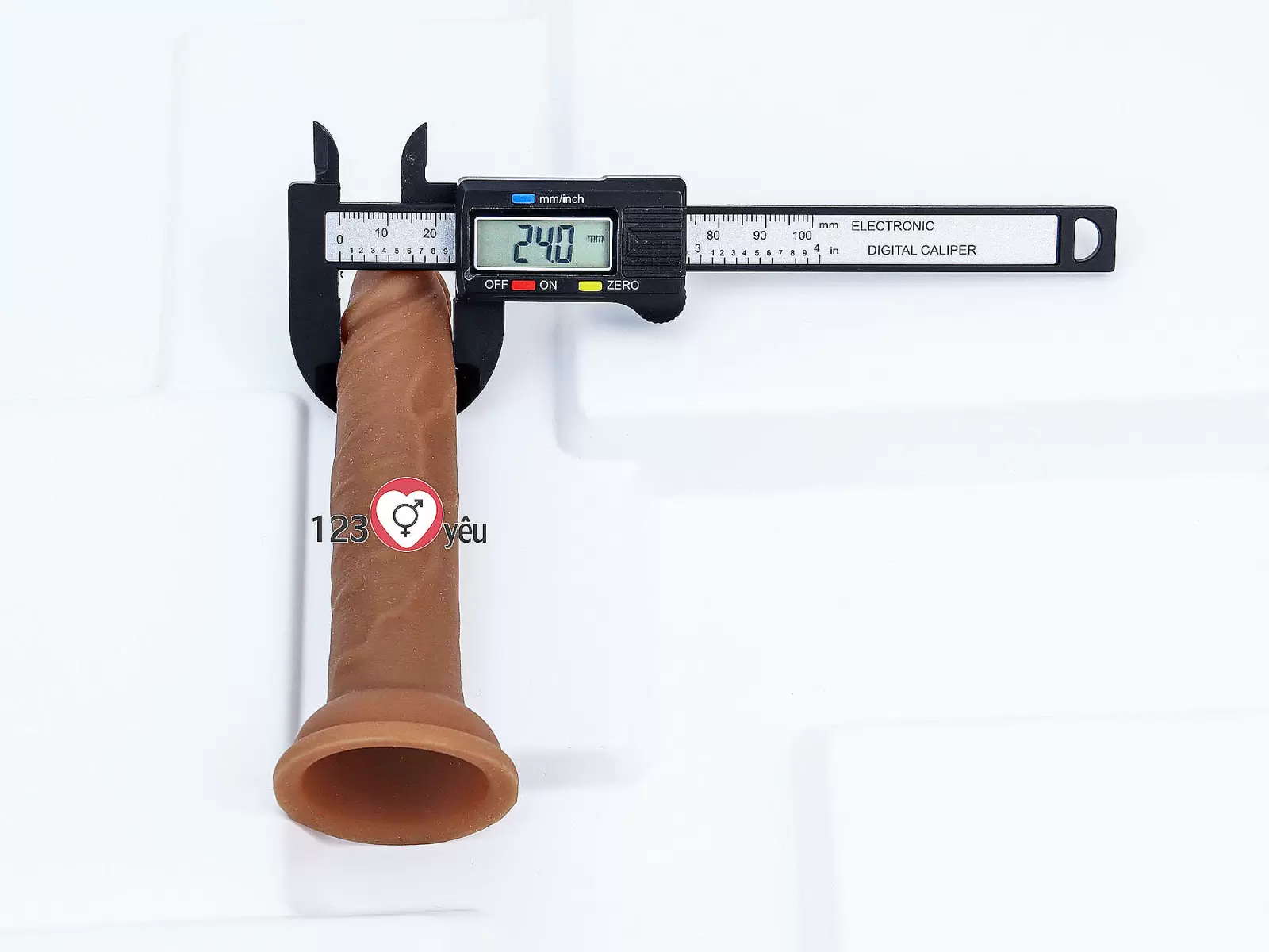 Đế gắn dương vật có đế rung thụt pin sạc (không bao gồm dương vật giả)