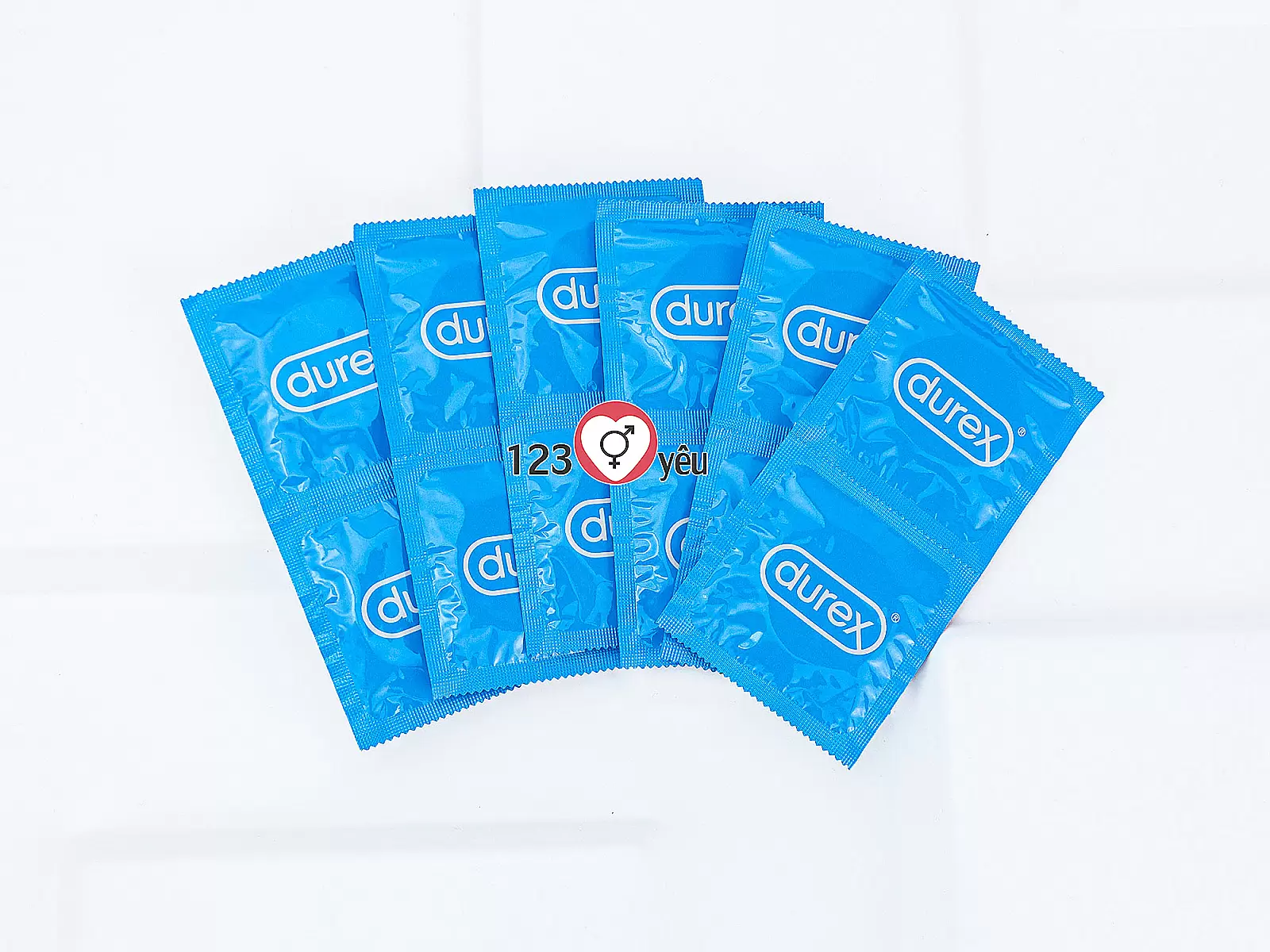 Bao cao su Durex Jeans Easy On giúp giảm ma sát, hỗ trợ cuộc yêu mượt mà